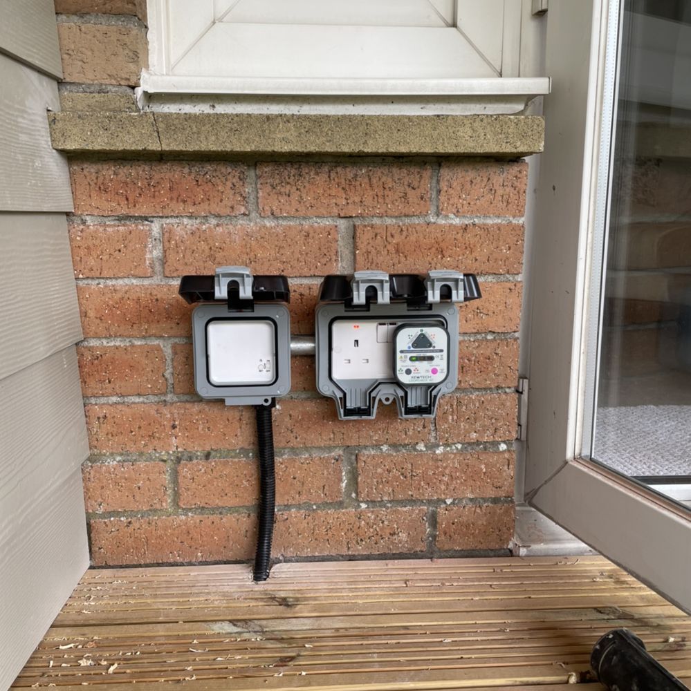 Outdoor sockets install